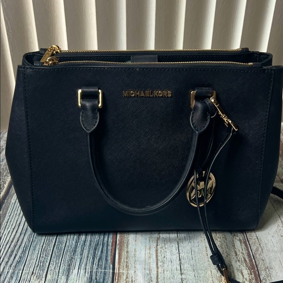 Michael Kors Sheila Large Satchel with Gold Color Accent - Picture 15 of 16